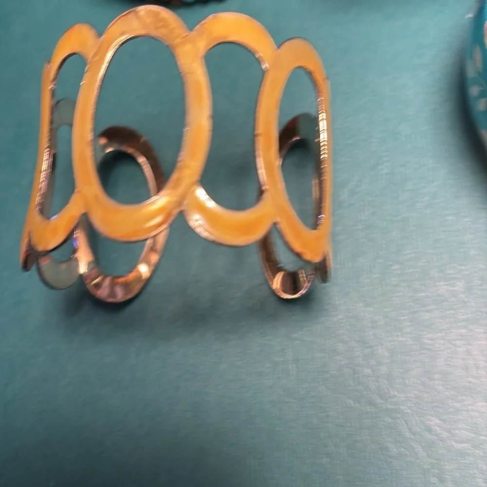 Set of 4 cuff Bracelets